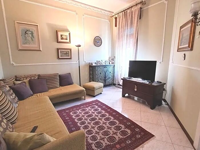 Casa con 14 locali in vendita in Adria
