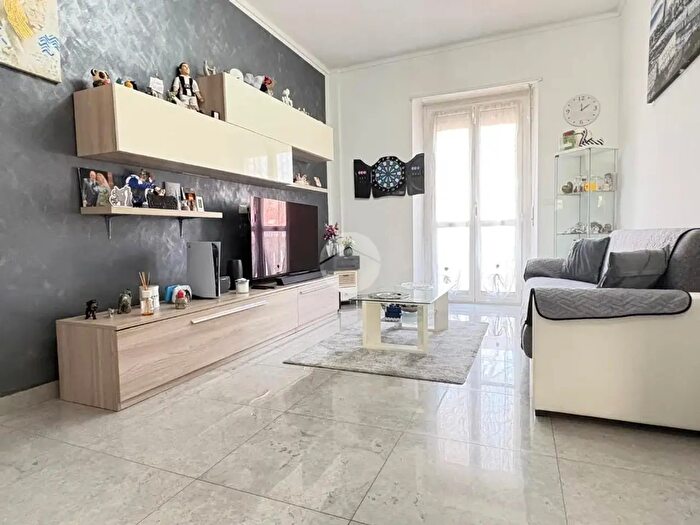 Appartamento trilocale in vendita in Corso Potenza, Torino