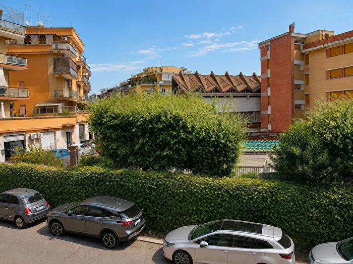Appartamento trilocale in vendita in Via Teodolfo Mertel, Roma