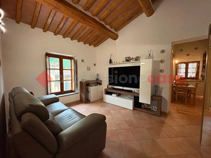 Appartamento trilocale in affitto in Località Dezza, Borgo A Mozzano
