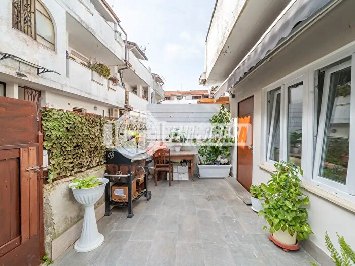 Appartamento con 6 locali in vendita in Via Cales, Cerveteri