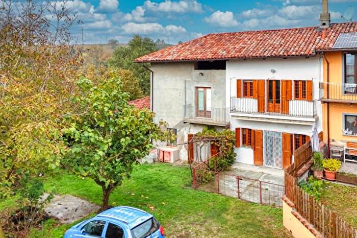 Casa con 5 locali in vendita in Frazione Nevissano, Castelnuovo Don Bosco