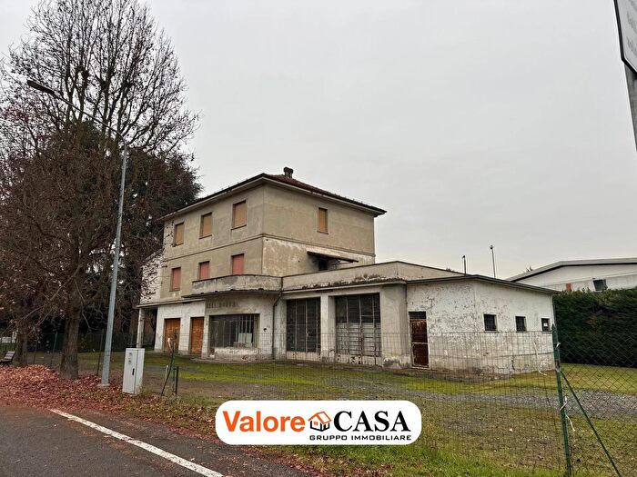 Casa con 15 locali in vendita in Terzo