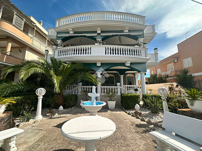 Casa con 20 locali in vendita in Strada Statale Ofantina, Cerignola