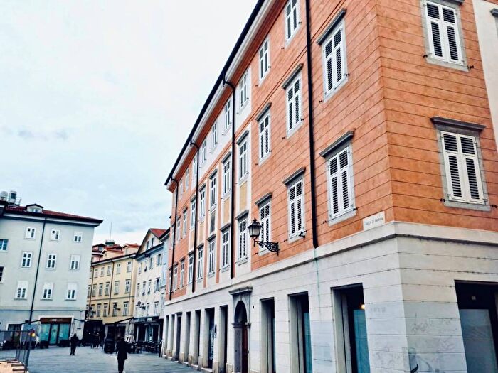 Appartamento bilocale in affitto in Piazza di Cavana, Città Vecchia, Trieste