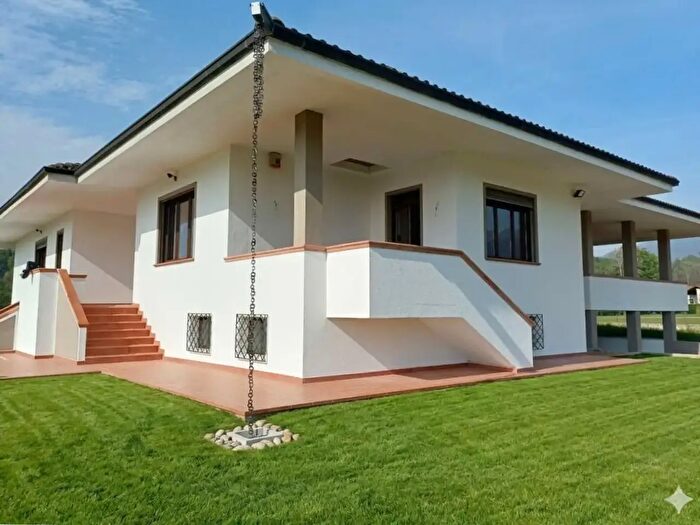 Casa con 8 locali in vendita in Borgata Remondato, Rocca Canavese