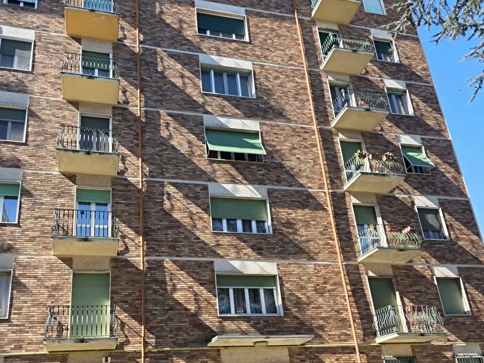 Appartamento con 5 locali in vendita in Viale Brigata Ravenna, Alessandria