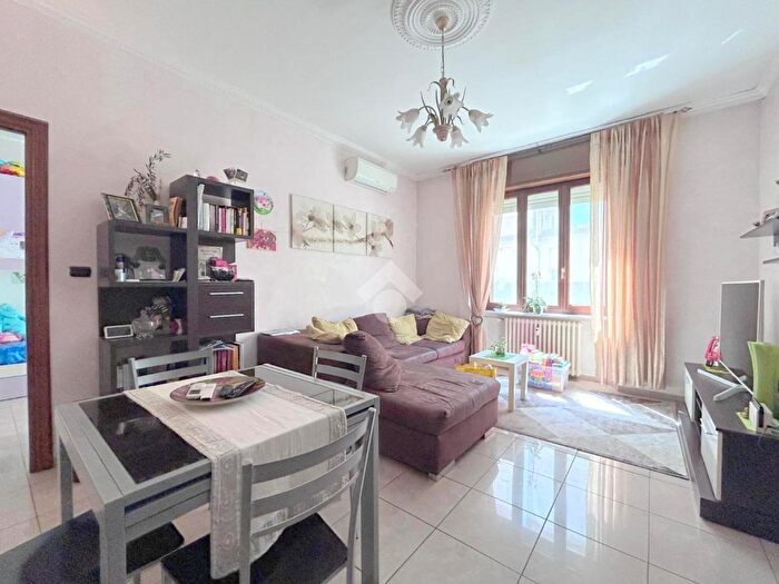 Appartamento con 5 locali in vendita in Via Borelli Canuto, Asti