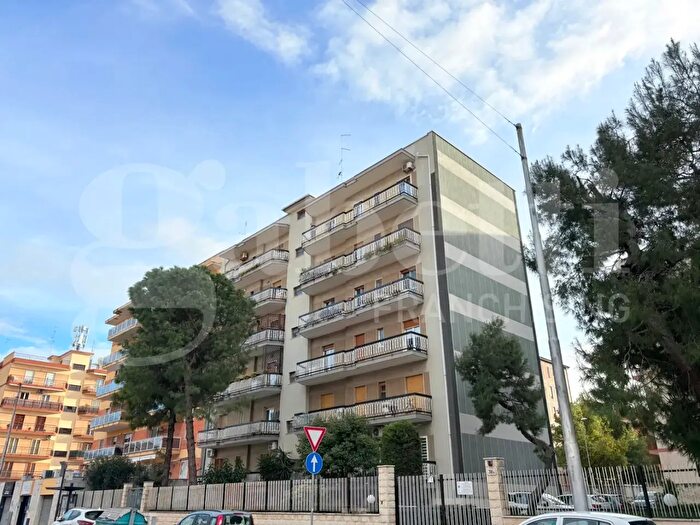 Appartamento quadrilocale in vendita in Via Peucetia a, Bari