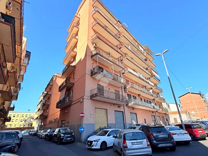 Appartamento trilocale in vendita in Via Giuseppe Maltese, Catania