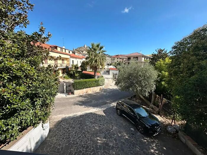 Casa con 12 locali in vendita in Via Enea, Montesarchio
