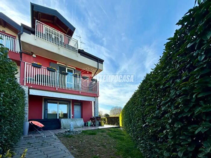 Casa con 5 locali in vendita in Via Unità dItalia, Camparada