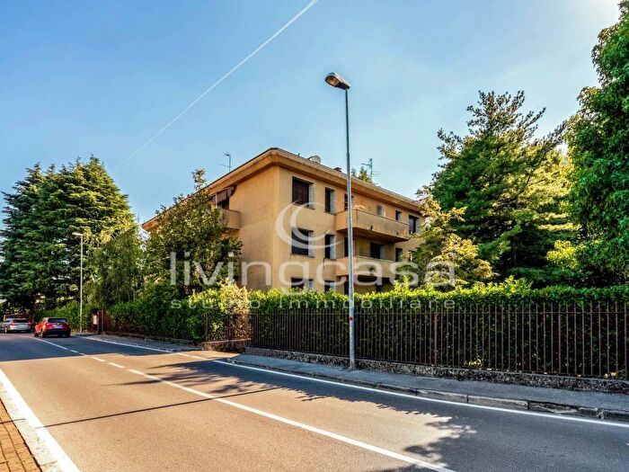 Appartamento trilocale in vendita in Via Ugo Foscolo, Monticello, Monticello Brianza