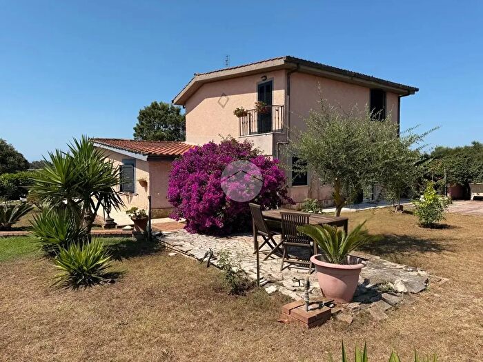Casa con 6 locali in vendita in Via dei Casali di S Lorenzo, Ardea