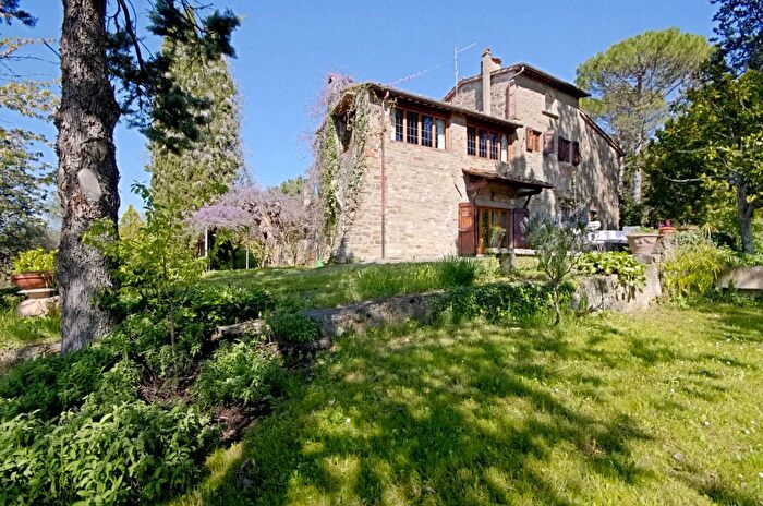 Casa con 18 locali in vendita in Via G Marconi, Reggello