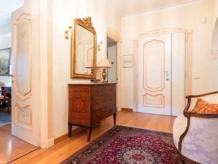 Appartamento quadrilocale in vendita in Viale del Poggio Fiorito, Roma