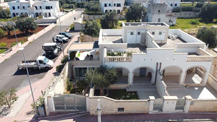 Casa quadrilocale in vendita in Via Lauree Basiliane Fasano, Fasano