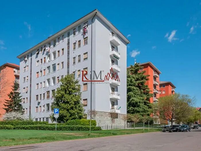 Appartamento trilocale in vendita in Via Sella Nuova, Milano