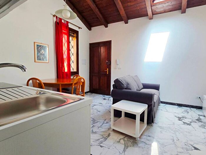 Appartamento bilocale in affitto in Via Luigi Zamboni, Centro Storico, Bologna