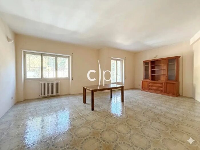 Appartamento con 5 locali in vendita in Via Lorenzo Rocci, Roma