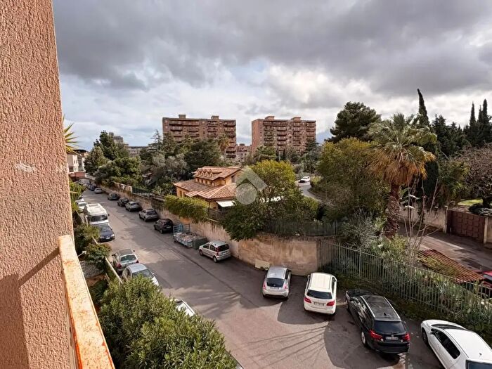 Appartamento con 5 locali in affitto in Via Francesco Musotto, Palermo