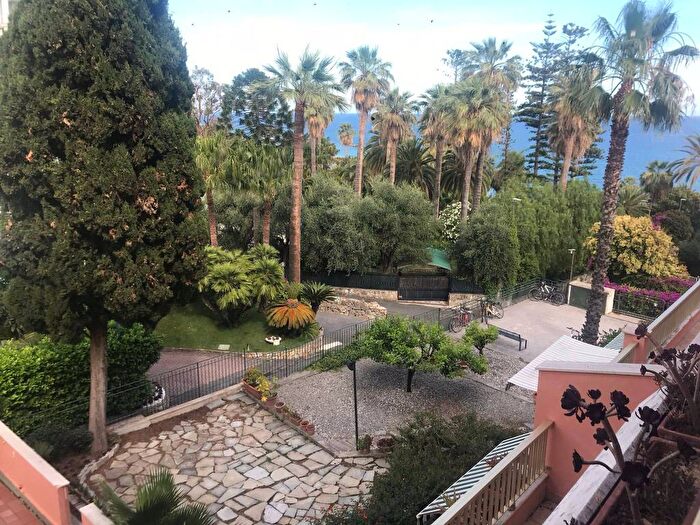 Appartamento monolocale in affitto in Salita al Grand Albergo, Corso degli Inglesi, Sanremo