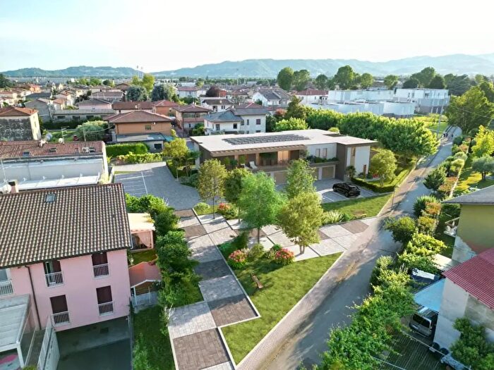 Appartamento con 6 locali in vendita in Via Conti Gualdo, Montecchio Maggiore