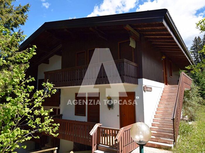 Appartamento trilocale in affitto in Via Colle del Gastagh, Centro, Gallio