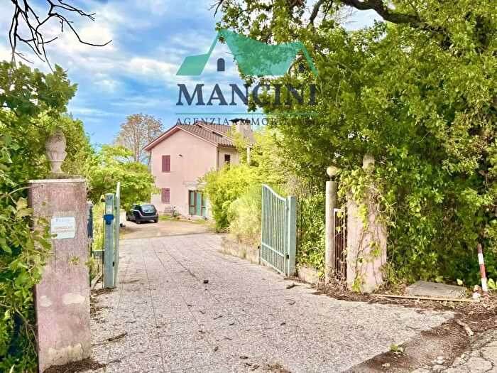Casa con 7 locali in vendita in Maccarata, Santa Maria Nuova