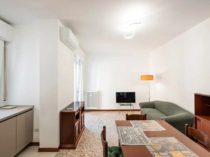 Appartamento bilocale in affitto in Via Derna, Milano