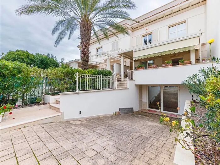 Casa con 7 locali in vendita in Livorno