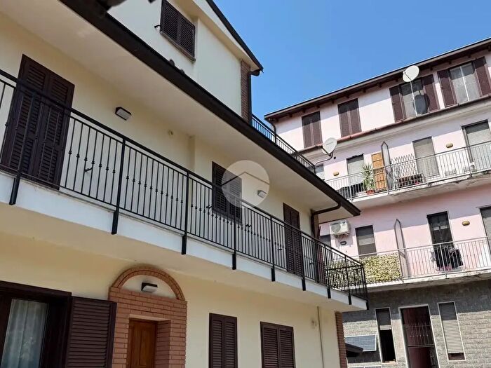 Appartamento trilocale in vendita in Via Carlo Parea, Milano