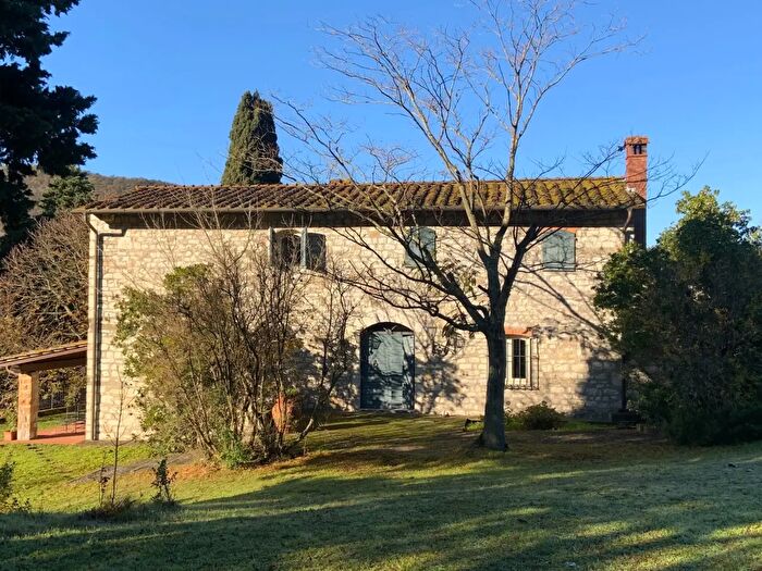 Casa con 12 locali in vendita in Vaiano