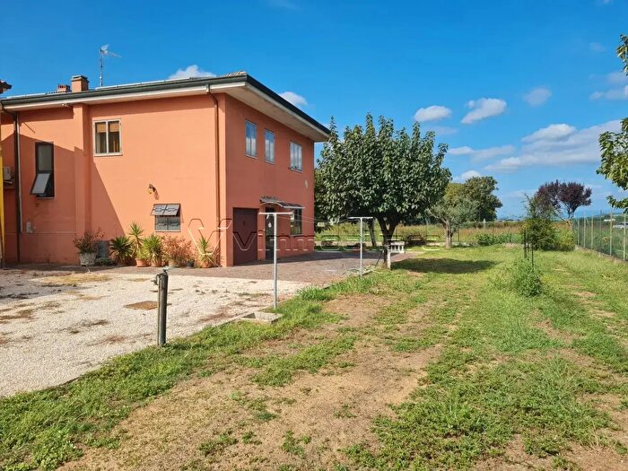 Casa con 7 locali in vendita in Via Pietre, Pojana Maggiore