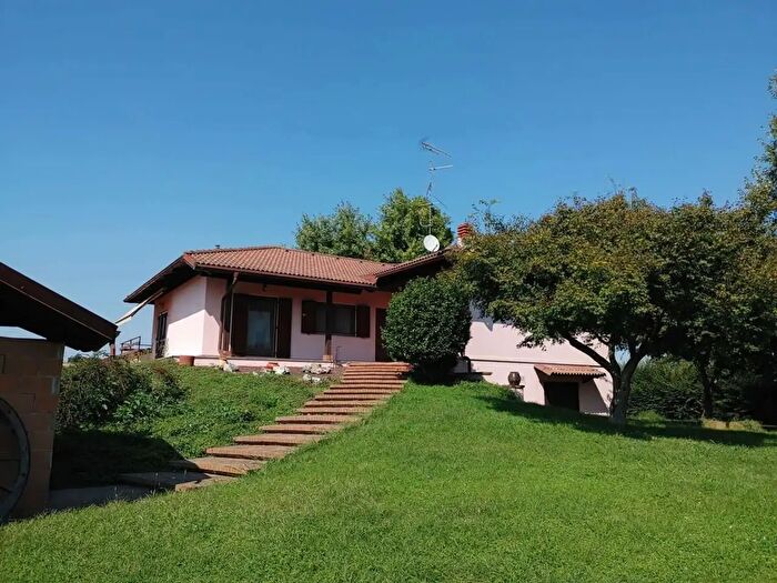 Casa con 5 locali in vendita in Piazzale Felice Dardano a, Villata