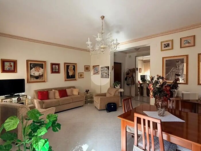 Appartamento quadrilocale in vendita in Via Inserra, Palermo