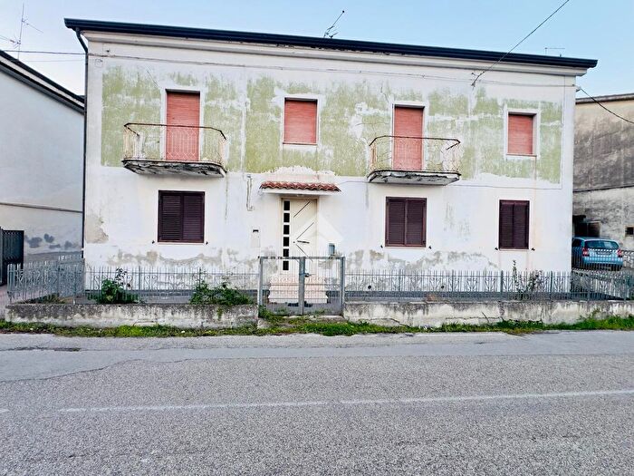 Casa con 6 locali in vendita in Via Provinciale, Ceppaloni