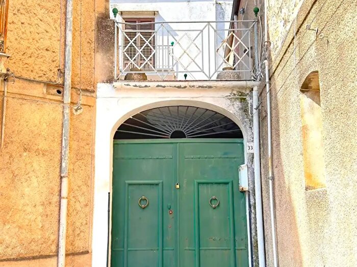 Casa con 12 locali in vendita in Palazzo Adriano