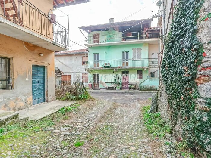 Casa trilocale in vendita in Località Villa E Giannone, Comignago