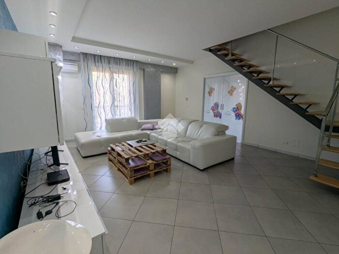 Appartamento trilocale in affitto in Via Benedetto Croce, A Annarumma A Gasperi F Tedesco, Avellino