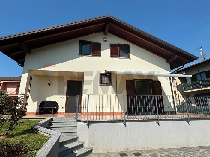 Casa con 12 locali in vendita in San Didero