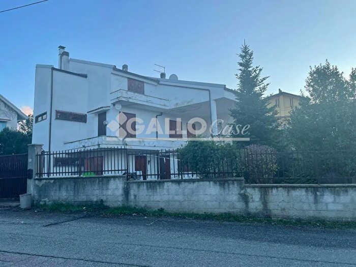 Casa con 7 locali in vendita in Via Sardegna Carolei, Carolei