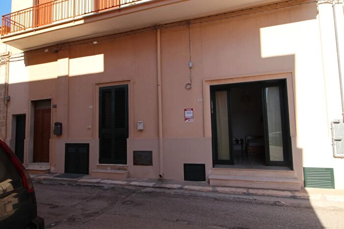 Casa con 5 locali in vendita in Via Gorgolano, Maruggio