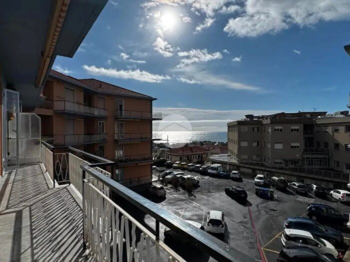 Appartamento con 5 locali in affitto in Via SantAgata, Imperia