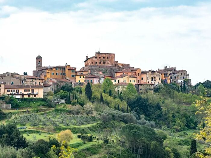 Casa con 7 locali in vendita in Casciana Terme Lari
