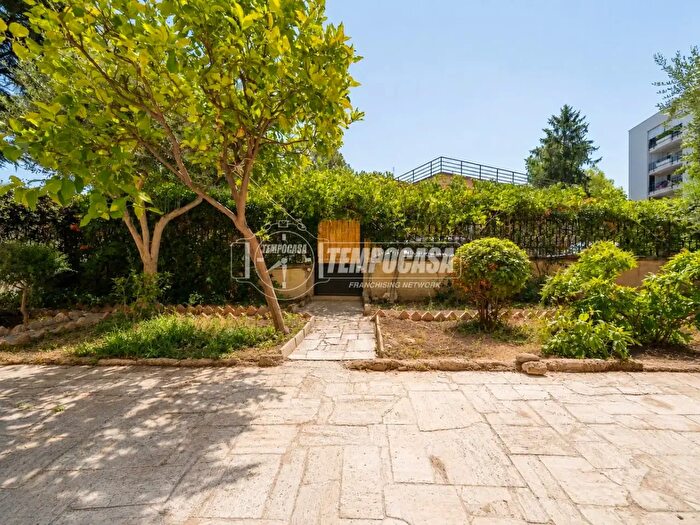 Appartamento trilocale in vendita in Via Percile, Roma