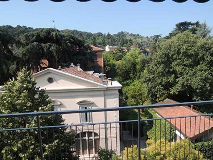 Appartamento con 5 locali in affitto in Via Giuseppe Cesare Gualandi, Colli San Mamolo, Bologna