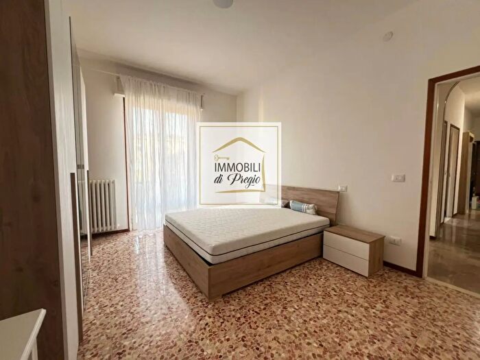 Appartamento quadrilocale in affitto in Via Montanara, Parma