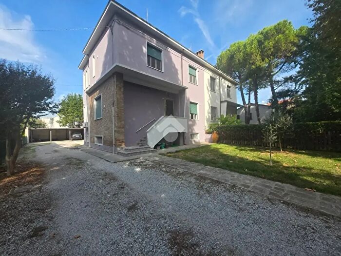 Casa con 6 locali in vendita in Via Faentina, Russi