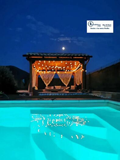 Casa con 6 locali in vendita in Via della Sorgente, Sermoneta